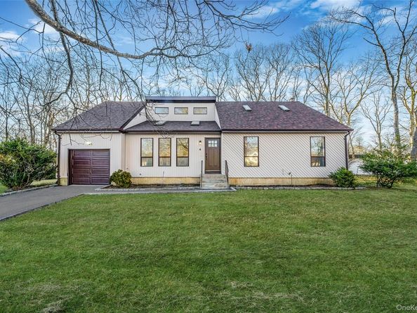 4 Rainbow Court, Middle Island NY 11953