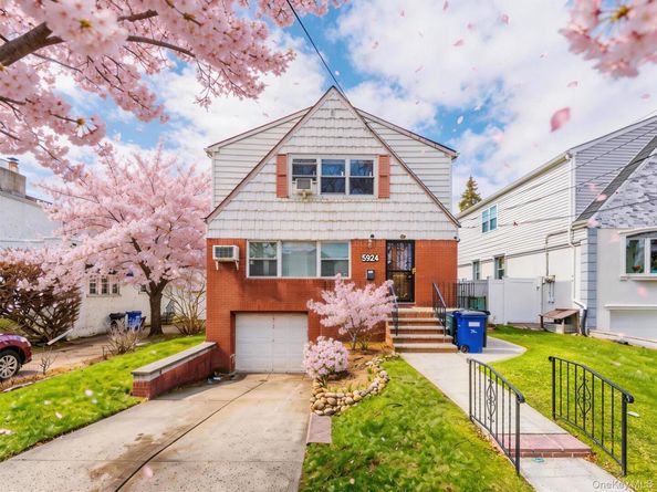 6124 228th Street, Oakland Gardens NY 11364