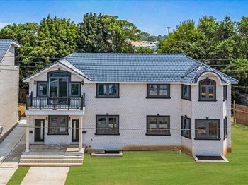 150-33 Hawtree Street