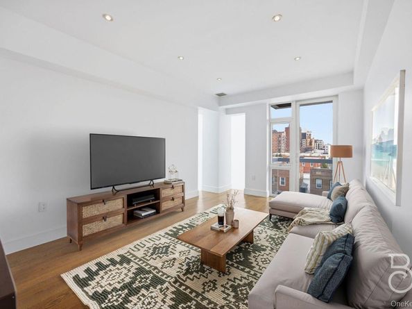 21-24 30th Avenue 4A, Astoria NY 11102