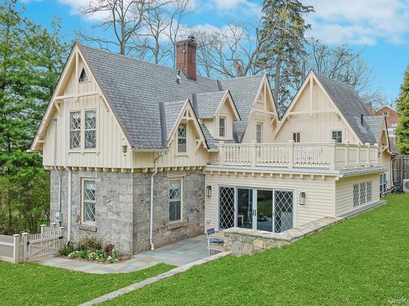 9 Strawberry Lane, Irvington NY 10533