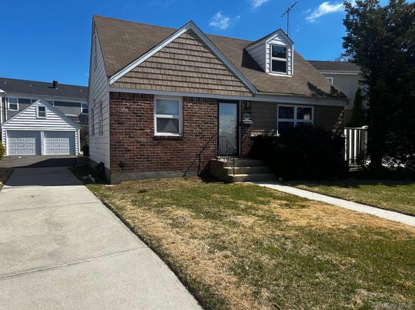 551 Emerson Street, Uniondale NY 11553