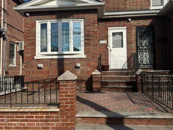 2734 Pearsall Avenue, Bronx NY 10469