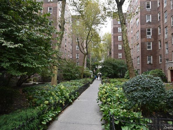 4825 43rd Street 7J, Woodside NY 11377