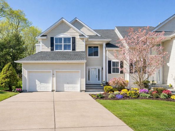 14 Vantage Court, Port Jefferson NY 11777