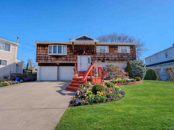 711 S Bayview Avenue, Freeport NY 11520