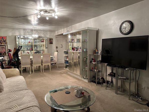 87-15 204th Street B67, Hollis NY 11423