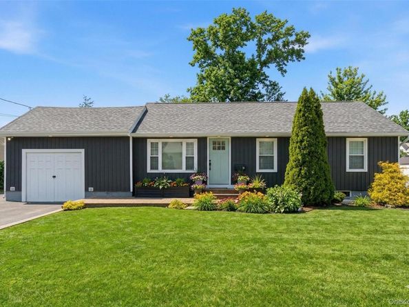 9 Hinton Avenue, Babylon NY 11702