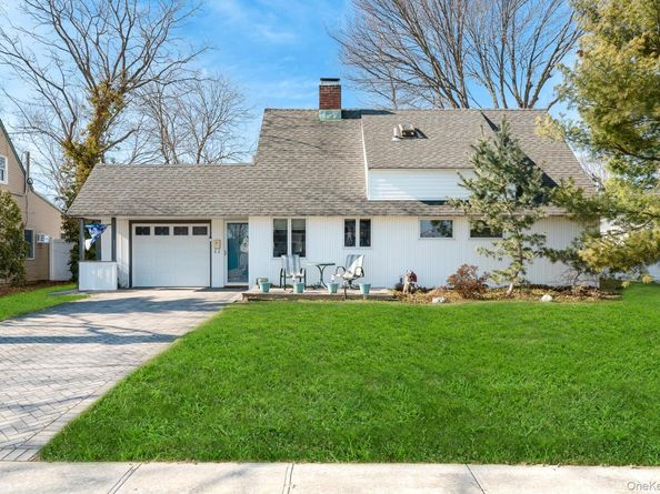 44 Disc Lane, Wantagh NY 11793