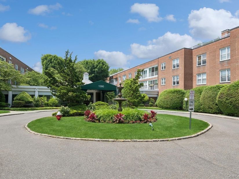 1390 Broadway 118, Hewlett NY 11557