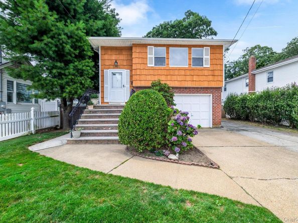 1706 Washington Drive, Merrick NY 11566