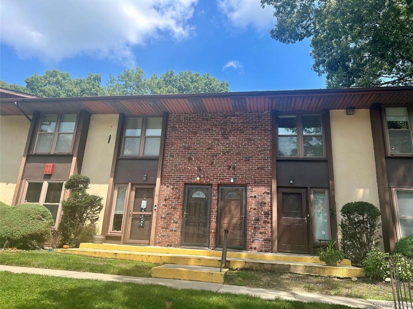 18 Cedar Court 18, Selden NY 11784