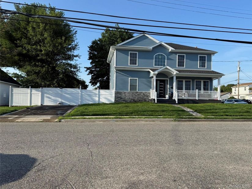 139 maple Avenue, Bethpage NY 11714