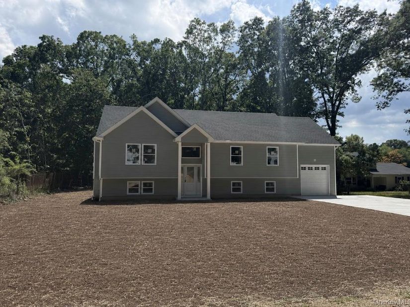 6 Scout Trail, Ridge NY 11961