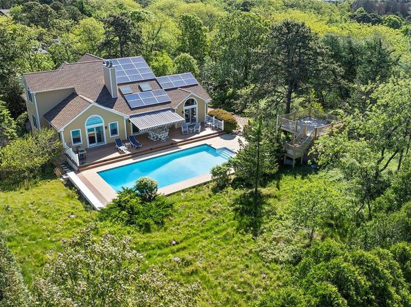 3 Chivas Court, Southampton NY 11968