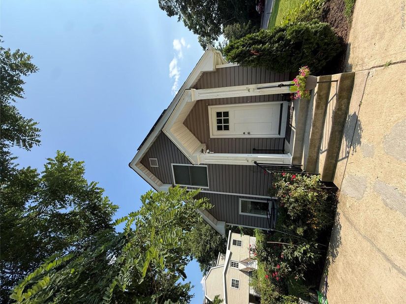 16 Oak Avenue, Riverhead NY 11901