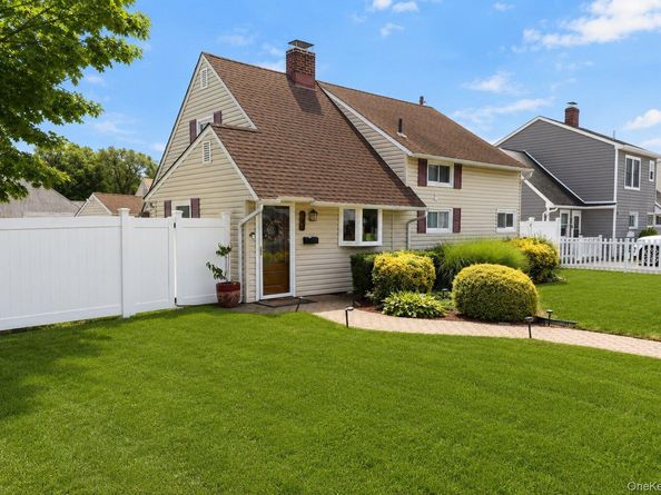 164 Bloomingdale Road, Levittown NY 11756