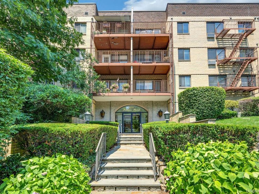 2221 Palmer Avenue 3G, New Rochelle NY 10801