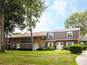 11 Glen Hollow Drive
