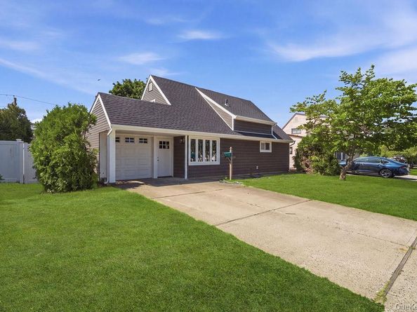 56 Summer Lane, Hicksville NY 11801