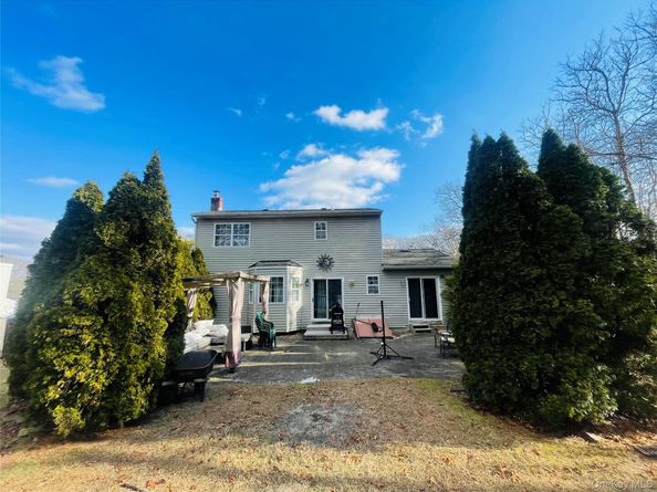 565 Starlight Drive, Shirley NY 11967