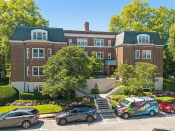 7 Chateaux Circle