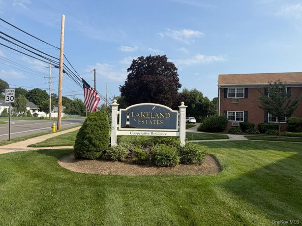 338 Lakeland Avenue 6 E, Sayville NY 11782