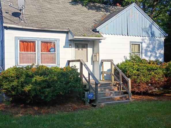 1718 N Gardiner Drive, Bay Shore NY 11706
