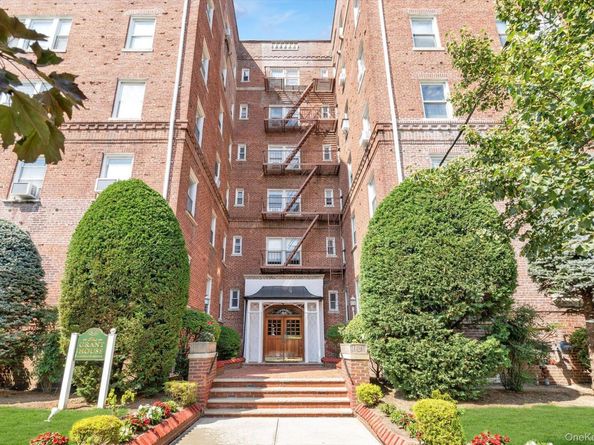 55 Grand Avenue 2A, Rockville Centre NY 11570