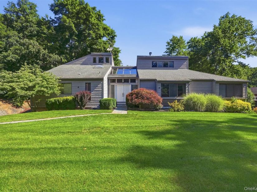 1 Kings Grant Way, Briarcliff Manor NY 10510