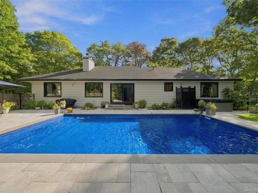 7 Bridle Path, Westhampton Beach NY 11978