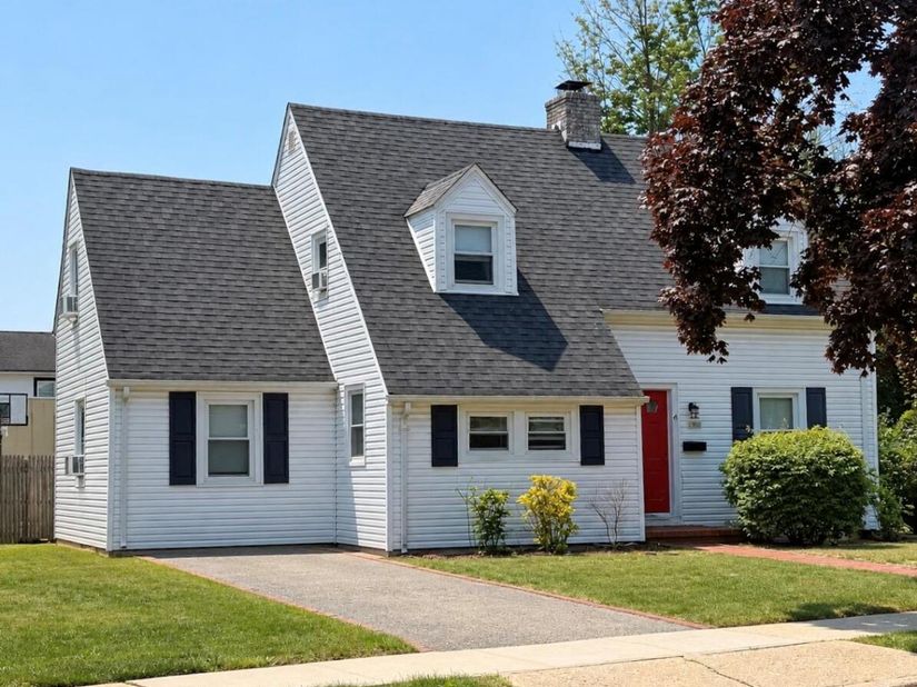 4 Primrose Lane, Hempstead NY 11550