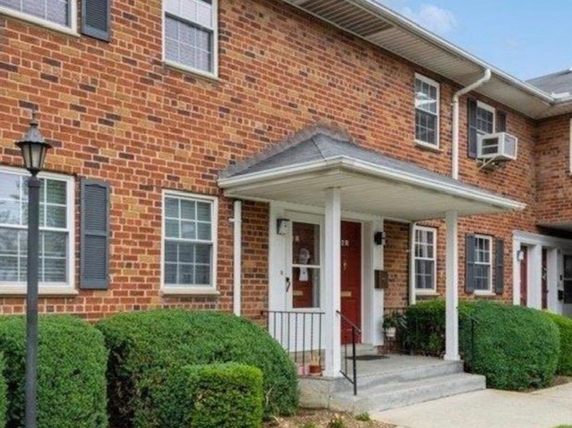 2549 JERUSALEM Avenue 2R, North Bellmore NY 11710