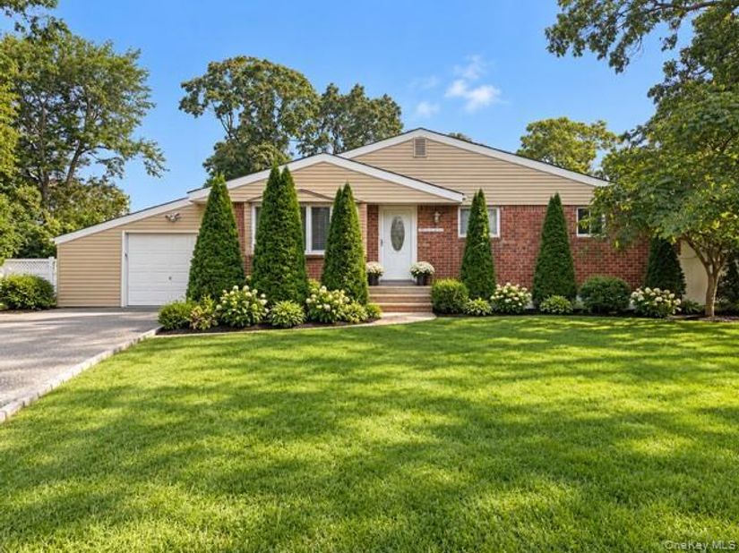 243 Vermont Avenue, Bay Shore NY 11706