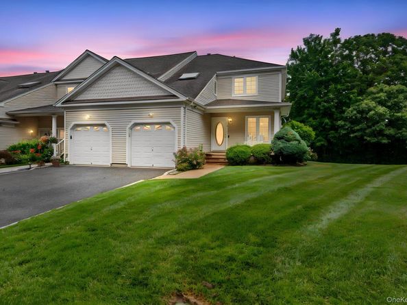 16 Lindbergh Circle, Huntington NY 11743