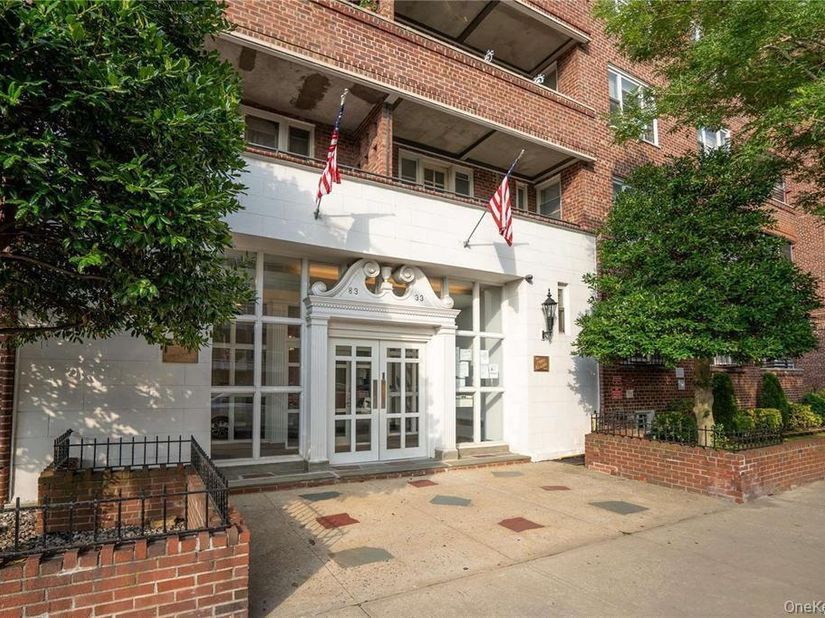 8333 Austin Street 6R, Kew Gardens NY 14415