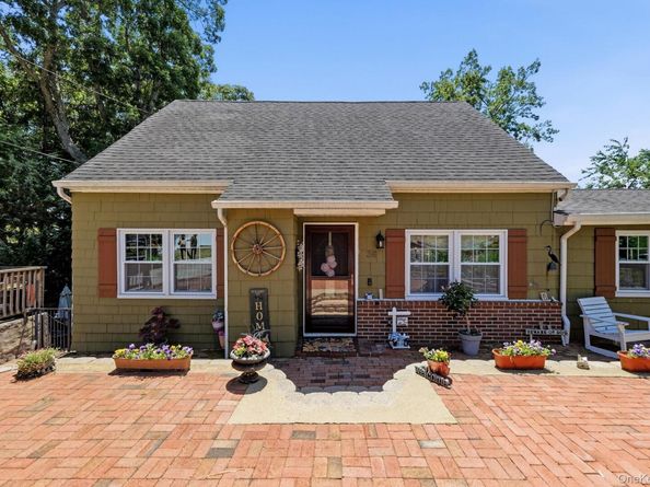 36 Sayville Road, Sound Beach NY 11789