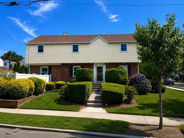 21104 Richland Avenue, Oakland Gardens NY 11364