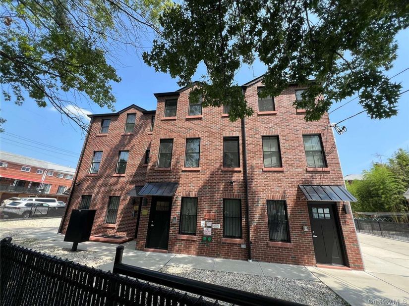 56-75 136TH Street 3A, Flushing NY 11355