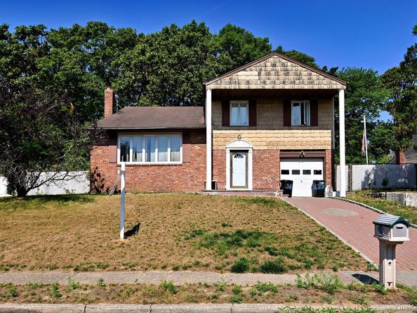 36 Willow Street, Selden NY 11784