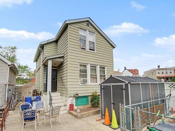 1608 Merry Avenue