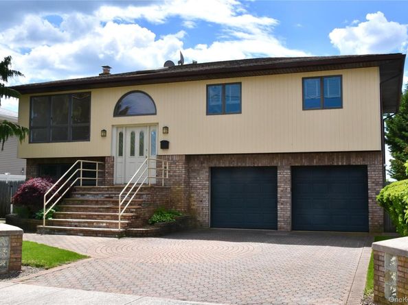 2977 Charlotte Drive, Merrick NY 11566