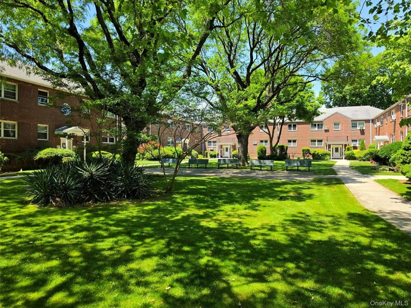 88-27 Shore Parkway 25, Howard Beach NY 11414