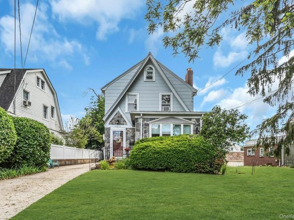 4612 Fayette Place, Great Neck NY 11020