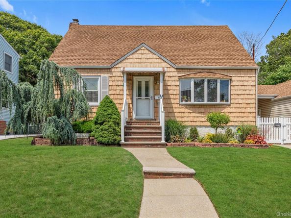 55 Fir Street, Valley Stream NY 11580