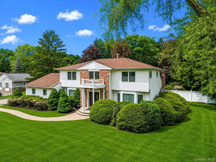 35 High Pasture Circle, Dix Hills NY 11746