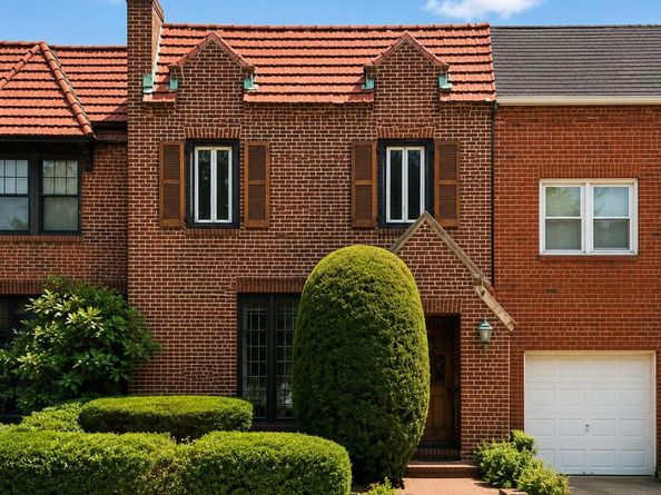 95-19 242nd Street, Floral Park NY 11001
