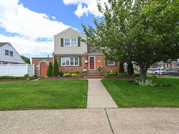 1006 Glen Drive, Franklin Square NY 11010