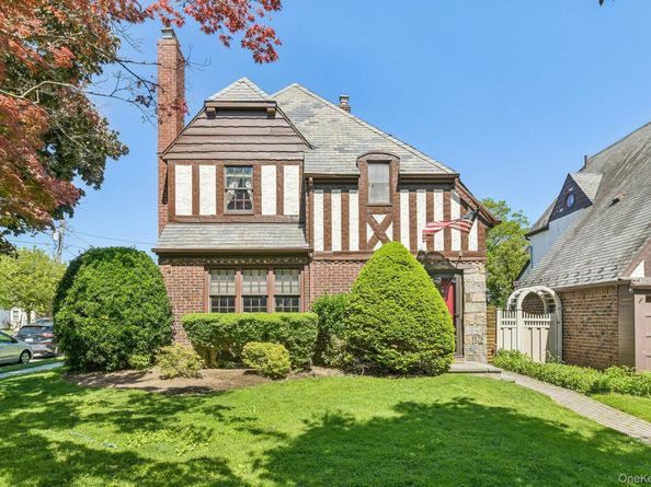 60 Croyden Road, Mineola NY 11501