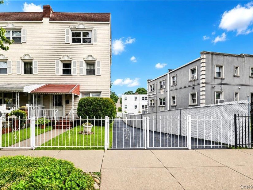 2810 Harding Avenue, Bronx NY 10465